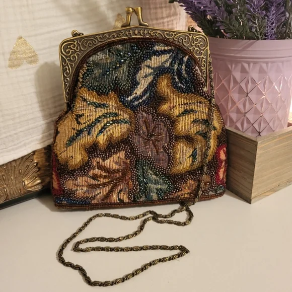 Kisslock Floral Beaded Shoulder Bag - Picture 2 of 9